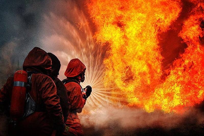 На пожаре в Озерках погибла 61-летняя женщина – эвакуированы 10 человек