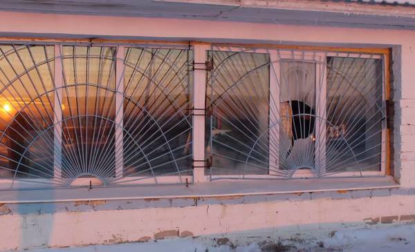 "Вижу цель, не вижу препятствий". Житель Тюменской области обокрал магазин с железными решетками на окнах