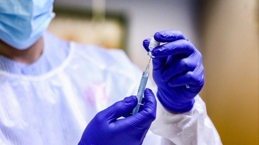 Прививки по блату и погромы: самые громкие скандалы в Европе из-за коронавируса