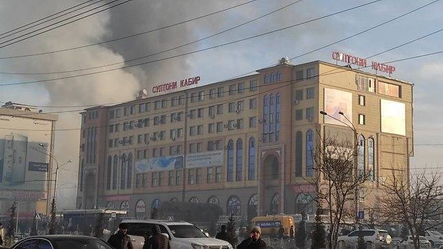 В Душанбе на рынке «Султони Кабир» произошел пожар