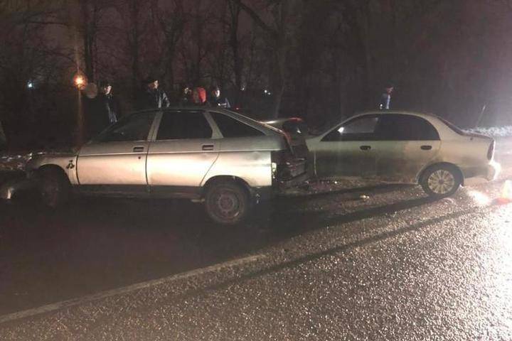 На трассе в Ростовской области мама с двумя детьми пострадали в массовом ДТП