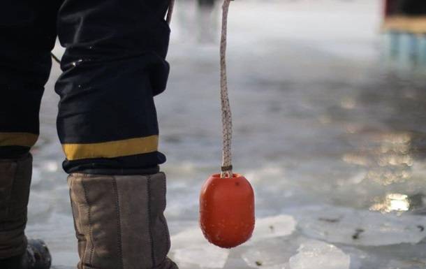 В Черкасской области под лед провалились три человека, включая ребенка