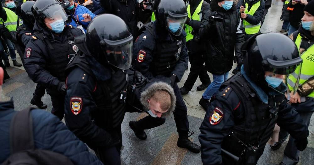 Журналисты, освещавшие акции протеста, пострадали от действий силовиков