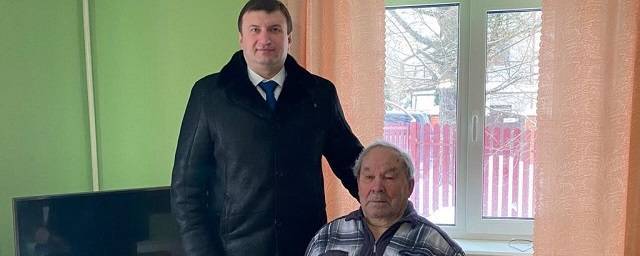 Юрий Ермаков поздравил жителя Раменского с 95-летием