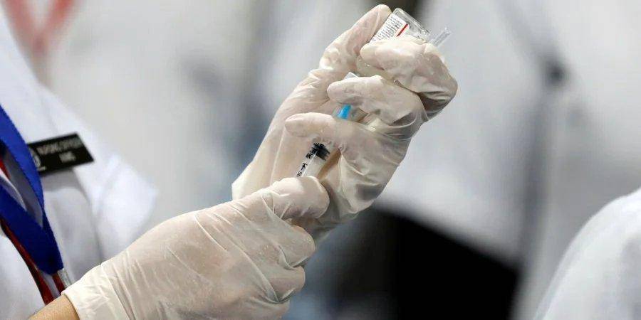 Шмыгаль выступит в Раде: нардепы требуют назвать точную дату начала вакцинации