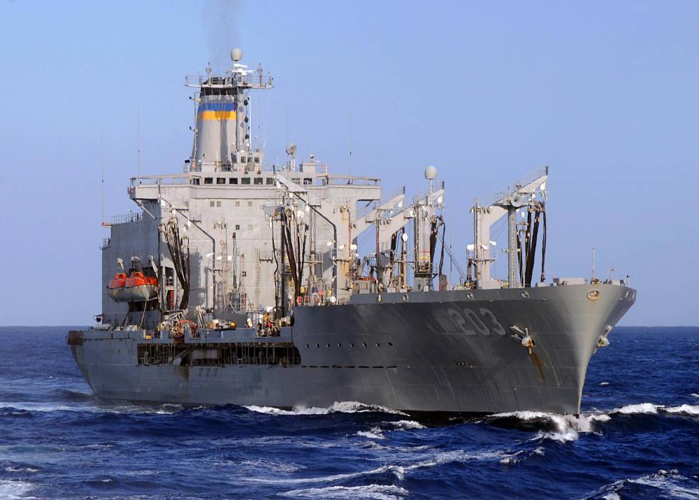 Военный танкер ВМС США вошел в Черное море