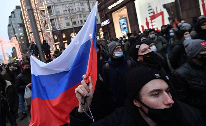 Во многих городах России прошли незаконные демонстрации, и МИД России предупредил американскую сторону: не вмешивайтесь во внутренние дела нашей страны (Гуаньча, Китай)