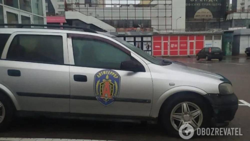 С донецкой регистрацией: в Киеве заметили машину с символикой спецподразделения ФСБ – фото