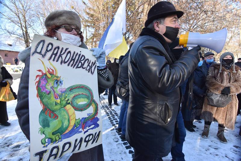 День рождения Зеленского отметили митингами против "тарифного геноцида"