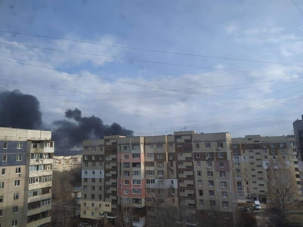 Боевики в Луганске подожгли собственный военный склад: фото, видео