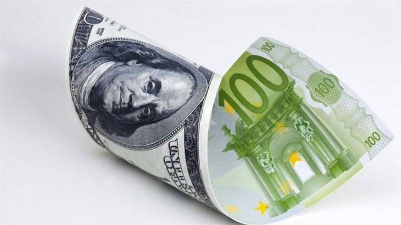 Стабильный доллар и пошатнувшийся евро на закрытии межбанковских торгов