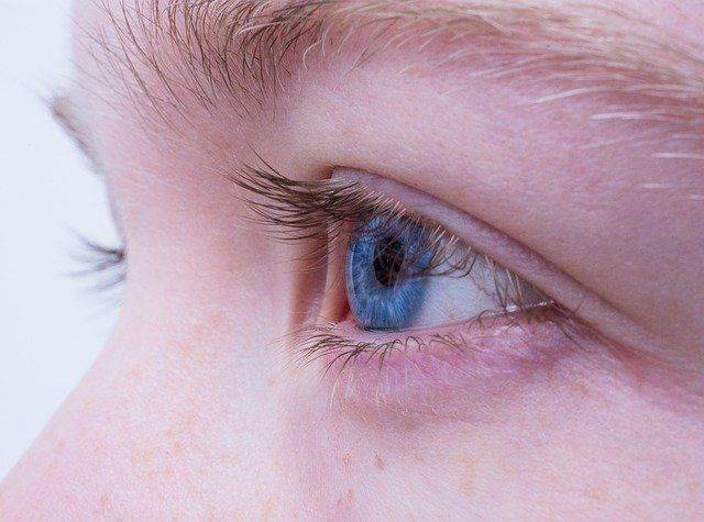 Российский офтальмолог объяснил влияние COVID-19 на глаза