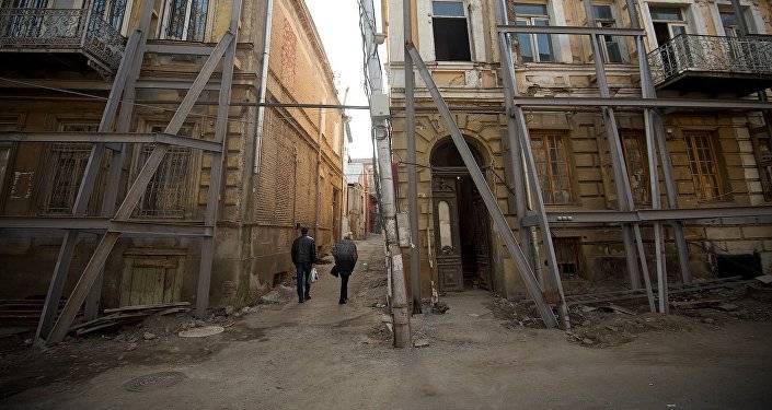 Реставрационные работы на площади Гудиашвили в Тбилиси осмотрел мэр города