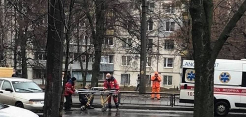 "Нога вывернулась в другую сторону": в Харькове сбили пешехода, переходившего дорогу в неположенном месте