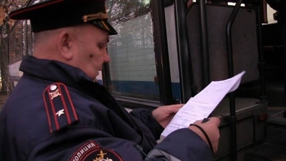 Пьяный автомобилист воткнул отвертку в глаз сотруднику ДПС под Воронежем