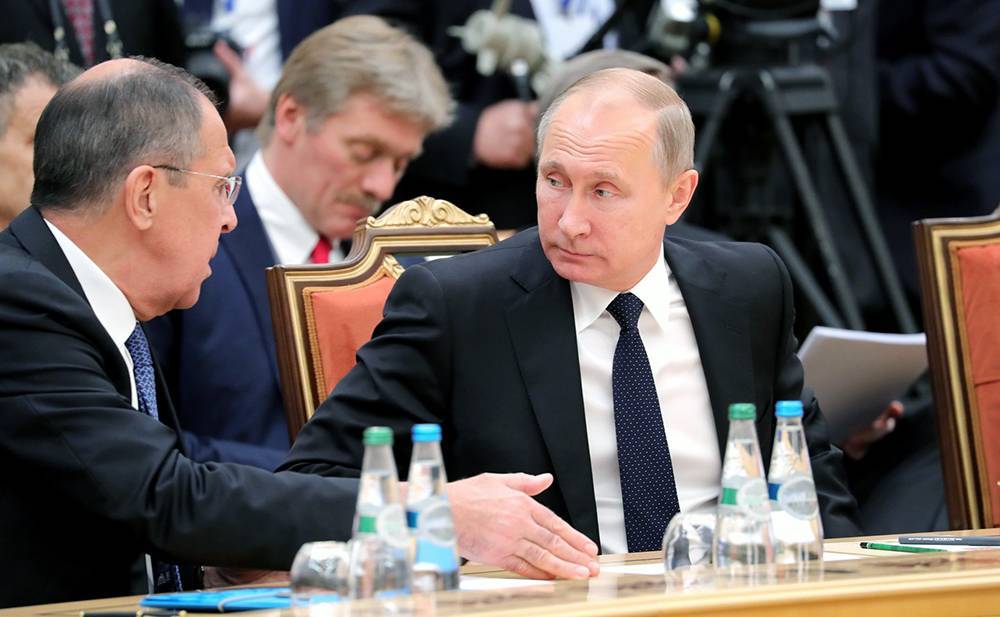 Кремль назвал энергичными контакты России и США по продлению СНВ-3
