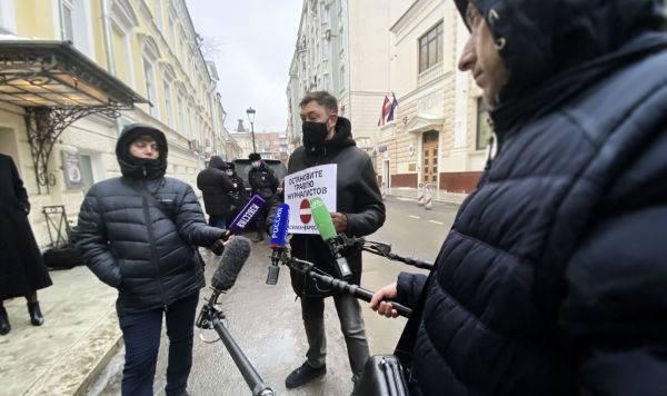 Вышинский: Россия должна защищать соотечественников за рубежом