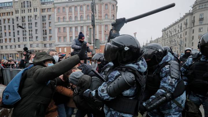 Песков: 23 января правоохранители пытались спасти Москву от агрессивных молодчиков
