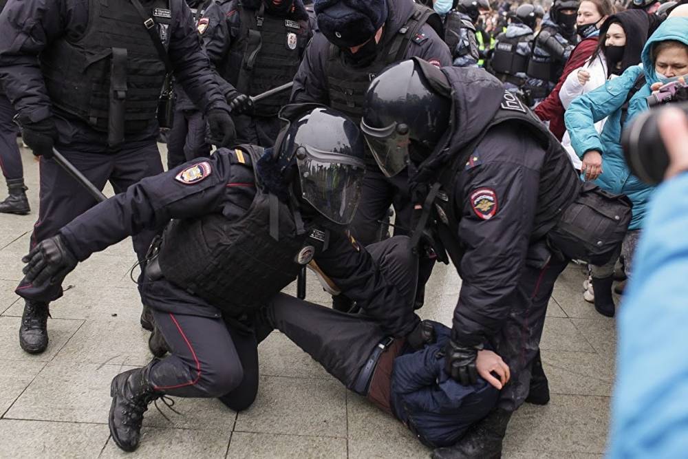 Депутаты встретили овациями речь единоросса о мужестве силовиков на митинге 23 января