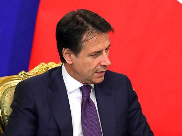 Премьер Италии Конте официально подал в отставку