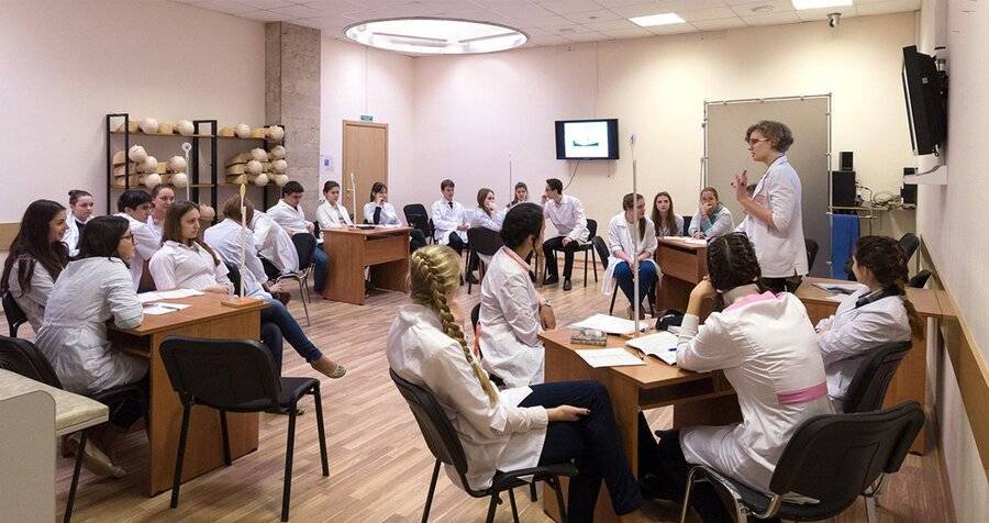 Собянин продлил проект "Школа профессионального роста" для студентов-медиков