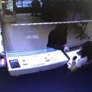 В Киевской области мужчина ограбил ювелирный магазин
