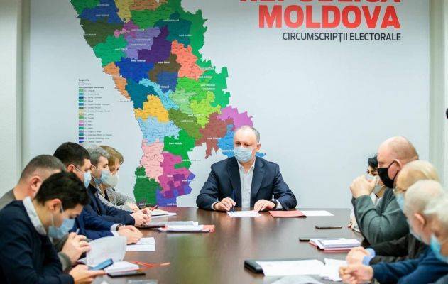 Додон обсудил с фракцией ПСРМ, как вернет русский язык