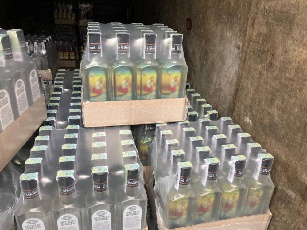 690 литров водки неизвестного происхождения: на границе задержан предполагаемый контрабандист