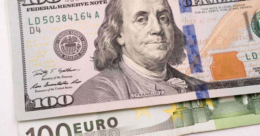 Курс валют на 27 января: сколько стоят доллар и евро