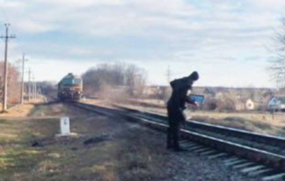 "Был в наушниках": подросток на Ивано-Франковщине не услышал приближающегося поезда, детали трагедии