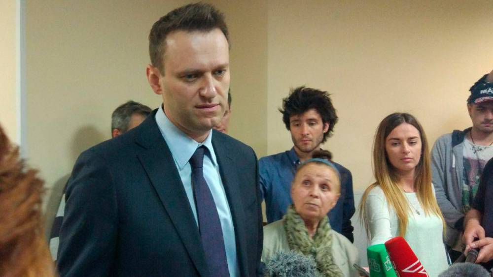 Сторонников Навального назвали "политсидельцами за рубежом за чужой счет"