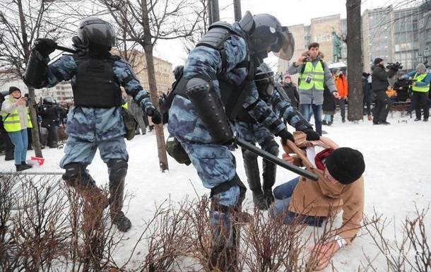 В России завели 20 уголовных дел на участников протестов