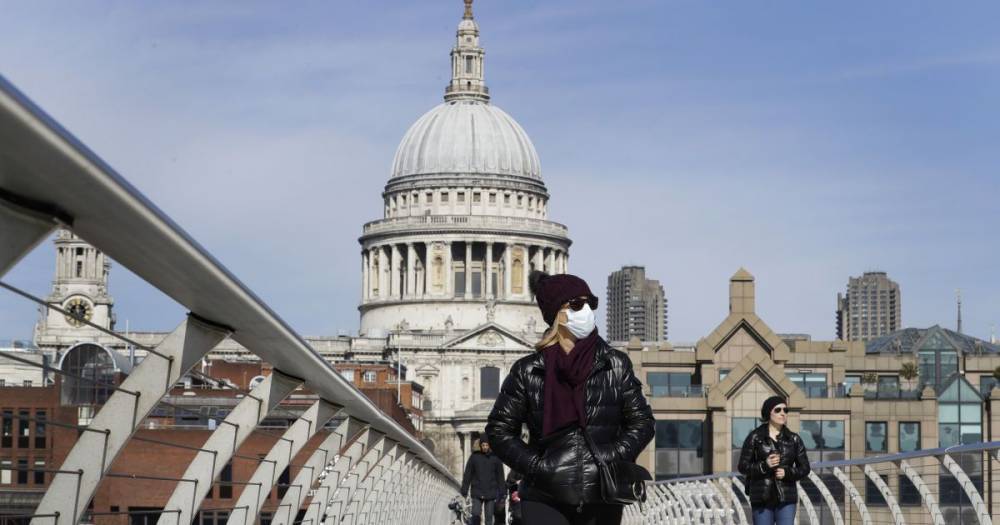 Первая в Европе: Великобритания зафиксировала более 100 тысяч смертей от коронавируса