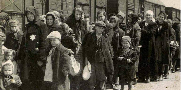 Сегодня День памяти жертв Холокоста. Что надо знать о трагедии, которая унесла жизни трети евреев