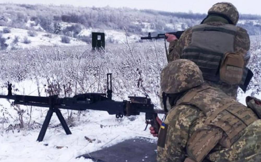 Боевики не прекращают обстрелов: боец ВСУ получил ранения