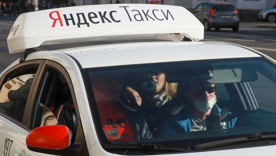 Дептранс Москвы поддержал идею вакцинировать таксистов-иностранцев