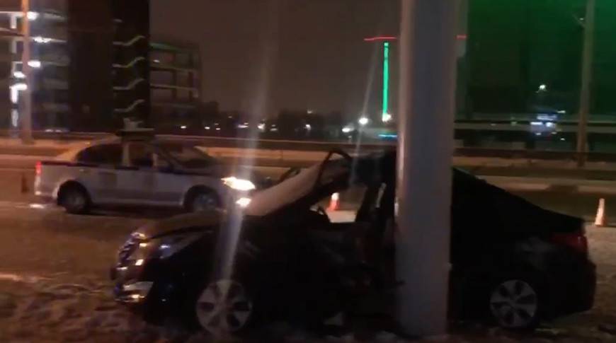 В Минске автомобиль въехал в осветительную мачту - водитель погибла