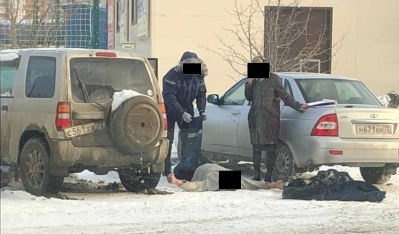 В Тюмени на улице Федюнинского из авто вытащили труп мужчины