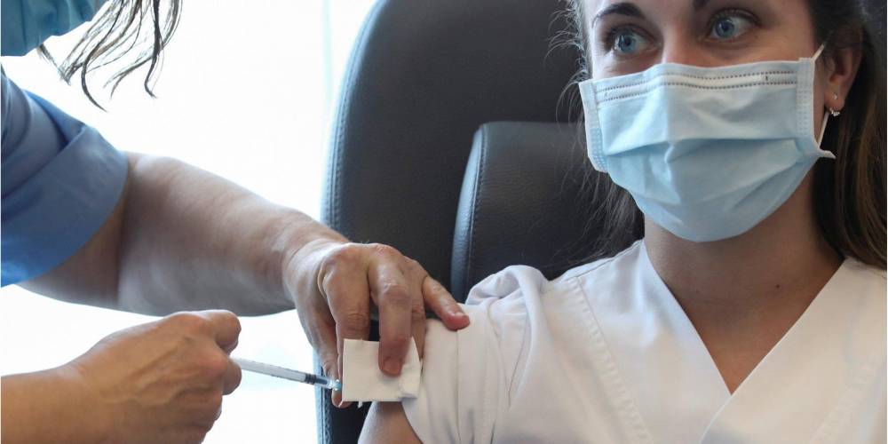 «Половина жителей переболеет». Вакцинация от COVID-19 в Украине может быть не нужна — врач
