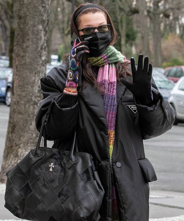 Что носить прямо сейчас — Белла Хадид показывает главные мастхэвы на оставшийся месяц зимы