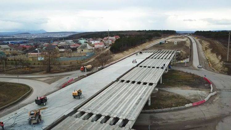 Строители приступили к демонтажу путепровода на трассе Дубки-Левадки