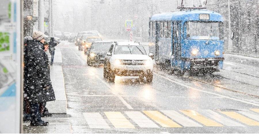 Водителей предупредили об опасности на дорогах из-за предстоящего снегопада