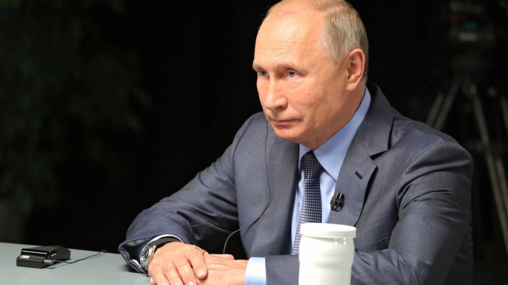 Путин призвал оставаться приверженными созидательной повестке