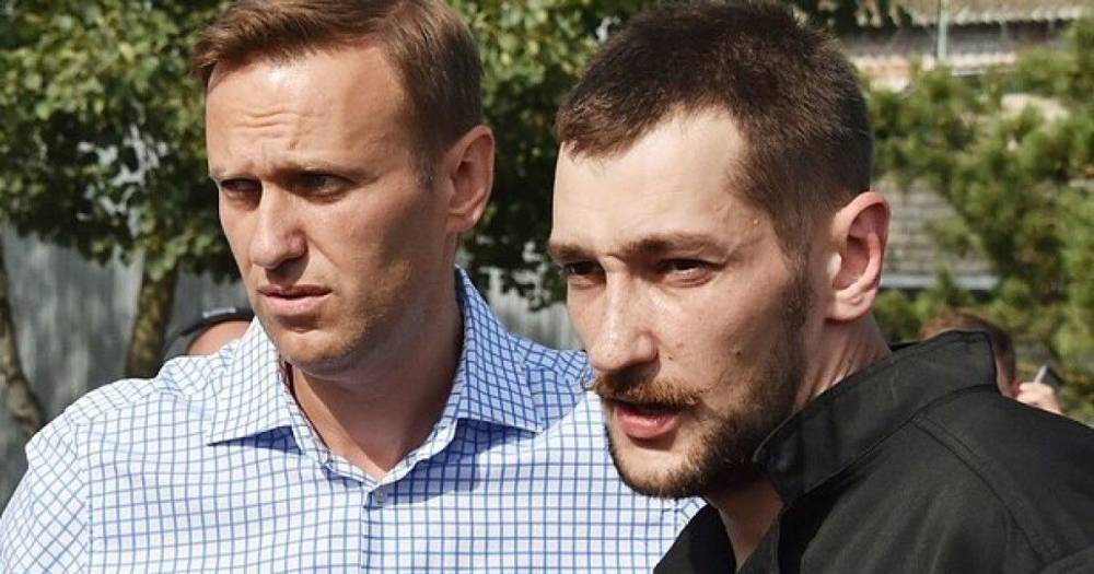 Обыски в квартире Навального закончились задержанием его брата Олега (видео)