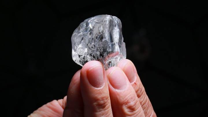 В Южной Африке добыли редкий алмаз весом 378 карат