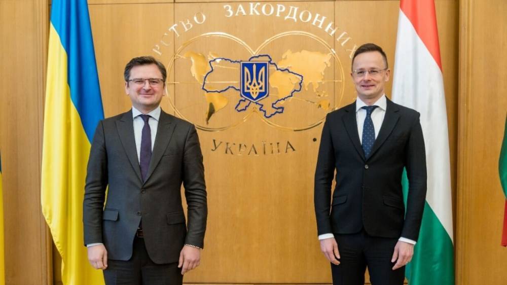 Кулеба и Сийярто обсудили «сепаратизм» украинских венгров
