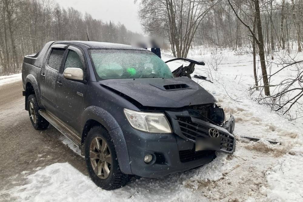 Опубликованы снимки с места столкновения трёх машин в Тверской области