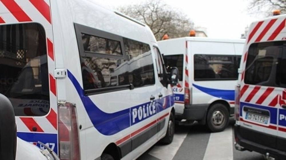 Полиция Франции задержала девять несовершеннолетних за нападение на подростка