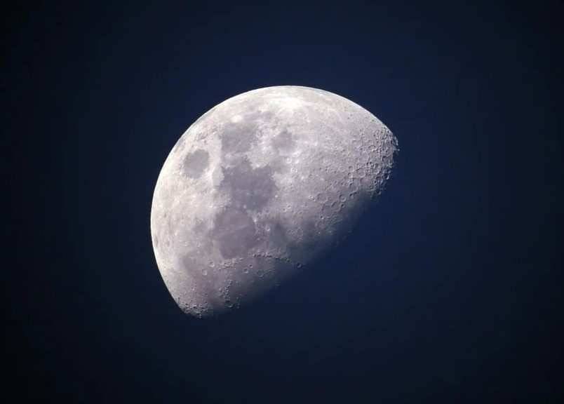 Ученые: Луна влияет на продолжительность сна человека