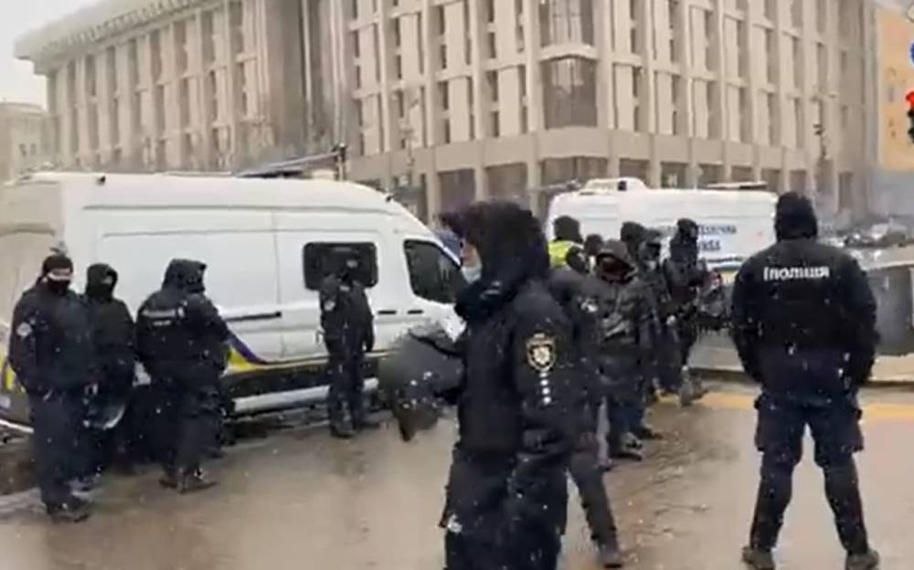 Центр Киева наводнили полицейские и бойцы Нацгвардии, перекрыты улицы: стала известна причина
